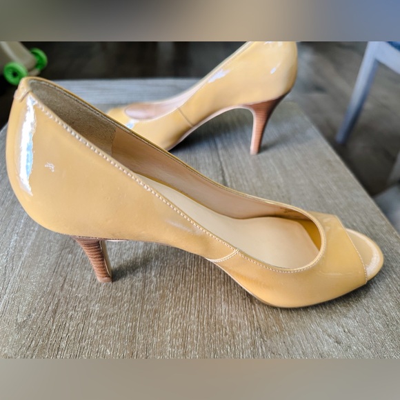 COLE HAAN Air Lainey Open Toe Peep Toe Pump
Sandstone Patent Size 7 - Picture 7 of 15